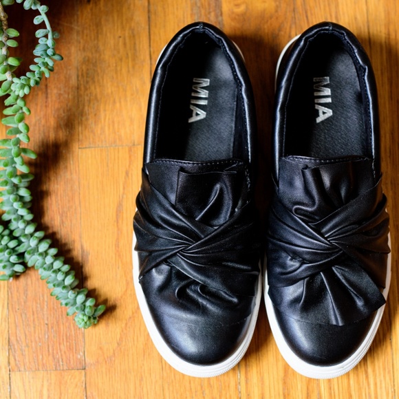 MIA Shoes - Black MIA Zoe Fashion Sneaker with bow detail